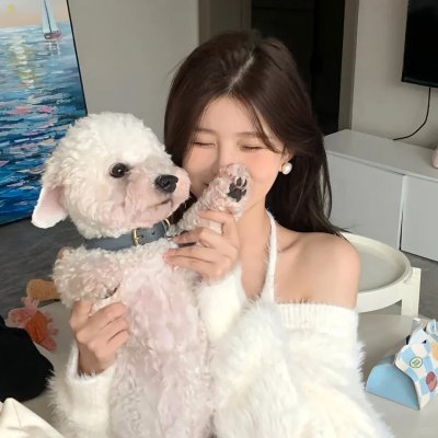 高墙、黑色与帅小伙